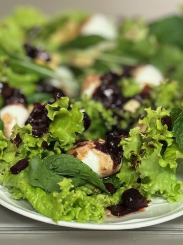 Nutrição com Claudia Levandoski: SALADA COM MOLHO DE MIRTILOS