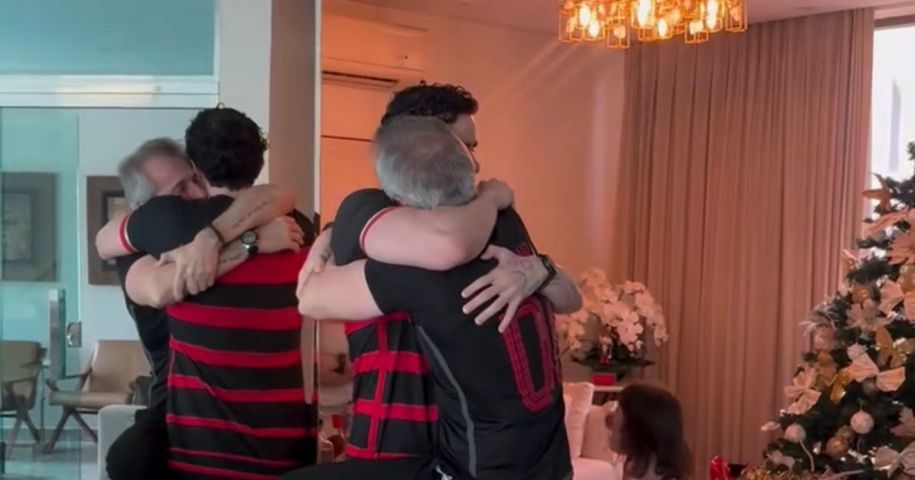 (VÍDEO) Encontro entre pai e filho emociona após jovem atravessar o país para rever a família