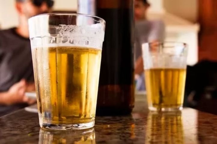 Nem esquentou a cerveja: foragido é preso dentro de bar em Tubarão