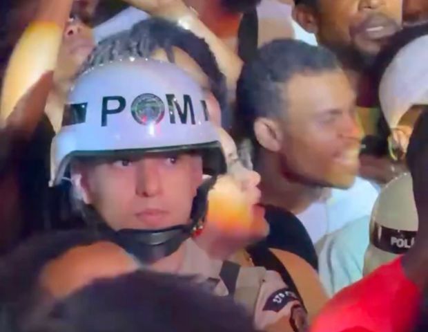 (VÍDEO) Reação de PM durante show em Festa do Bonfim viraliza