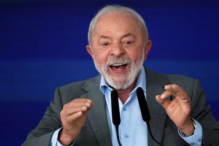 Lula defende mandato para ministros de STF