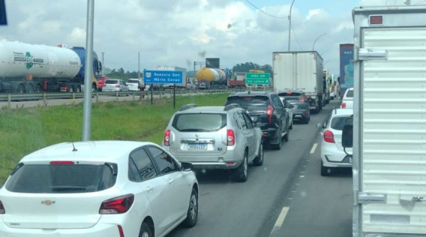 Dois acidentes travam a BR-101 e um deles termina em morte em Capivari de Baixo