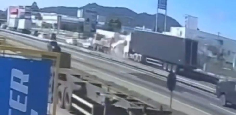 Vídeo mostra momento do acidente que matou três pessoas da mesma família na BR-101 em Itajaí