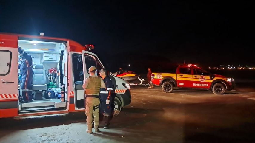 Casal sai para banho de mar à noite e mulher morre afogada em Arroio do Silva