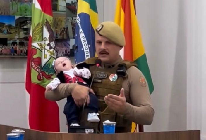 (VÍDEO) Herói de Luzerna: policial salva bebê e recebe homenagem da Câmara Municipal