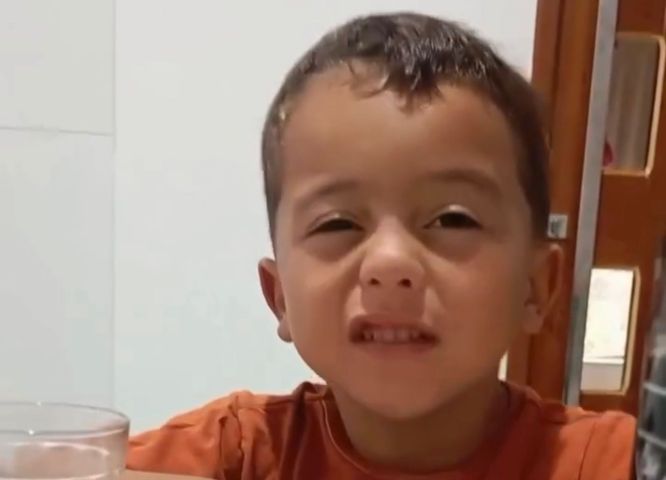 (VÍDEO) Menino de 5 anos viraliza ao desabafar sobre acordar cedo para ir à escola
