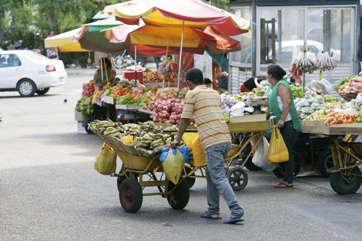 Brasileiro trabalha mais que EUA, Japão e Europa, aponta ranking global de horas semanais