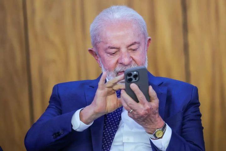 Brasil eleva imposto de importação de mais de mil produtos, incluindo smartphones