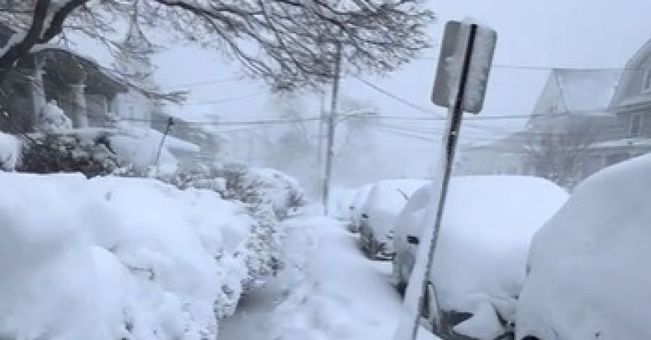 Nevasca intensa atinge estados da região nordeste dos Estados Unidos