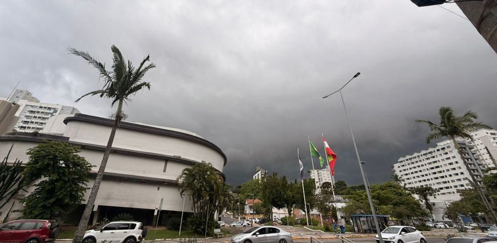 Chuva atinge Tubarão e município segue em alerta para temporais nesta terça-feira (24)