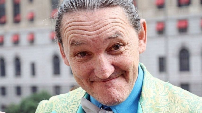 Marquito sofre acidente de moto e é internado em coma induzido