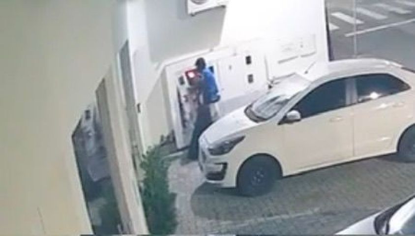 (VÍDEO) Furto de tampas de caixas de energia revolta moradores no Centro de Tubarão