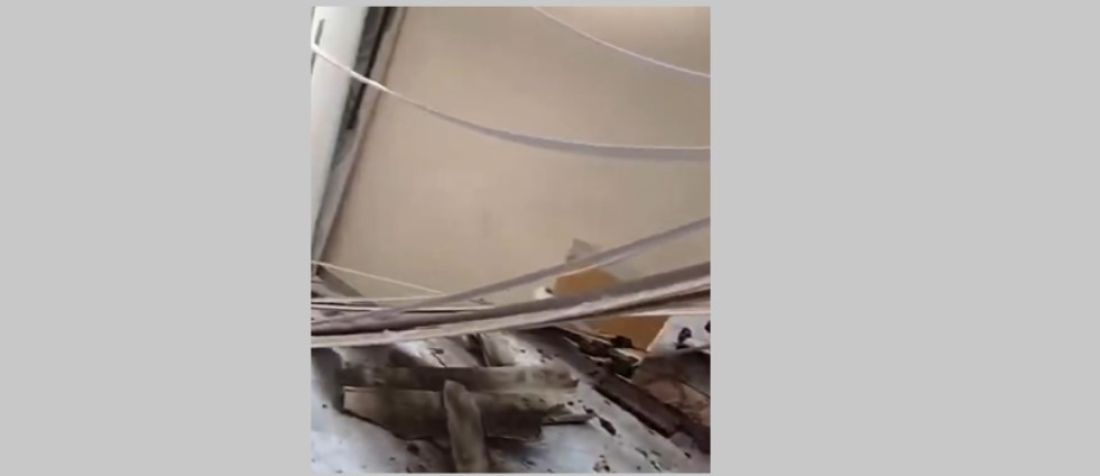 (Vídeo) Boi sobe em telhado, estrutura cede e parte de casa é destruída no Meio-Oeste de SC