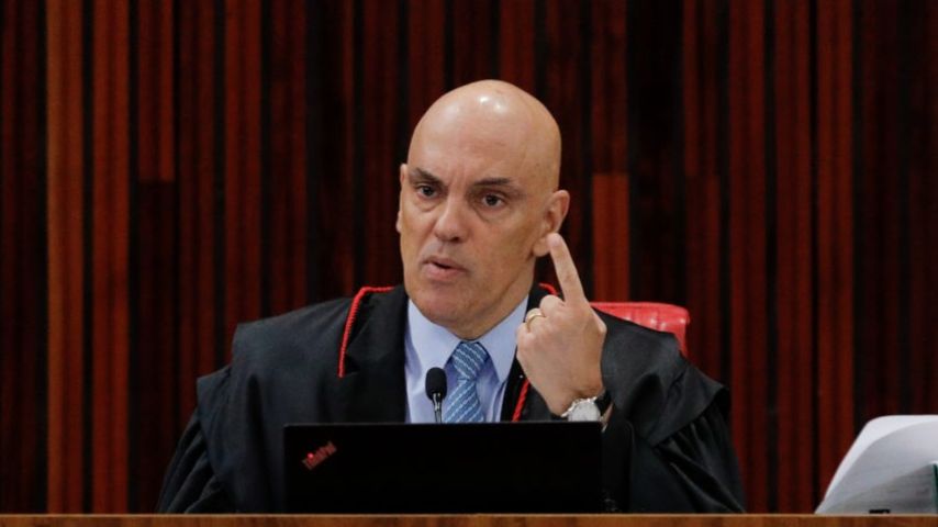 Alexandre de Moraes autoriza busca e apreensão na casa de blogueiro por suposta perseguição contra Flávio Dino