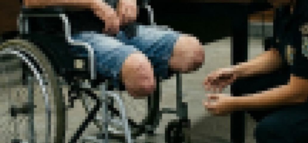 (VÍDEO) Justiça manda colocar tornozeleira em idoso sem as duas pernas em SC