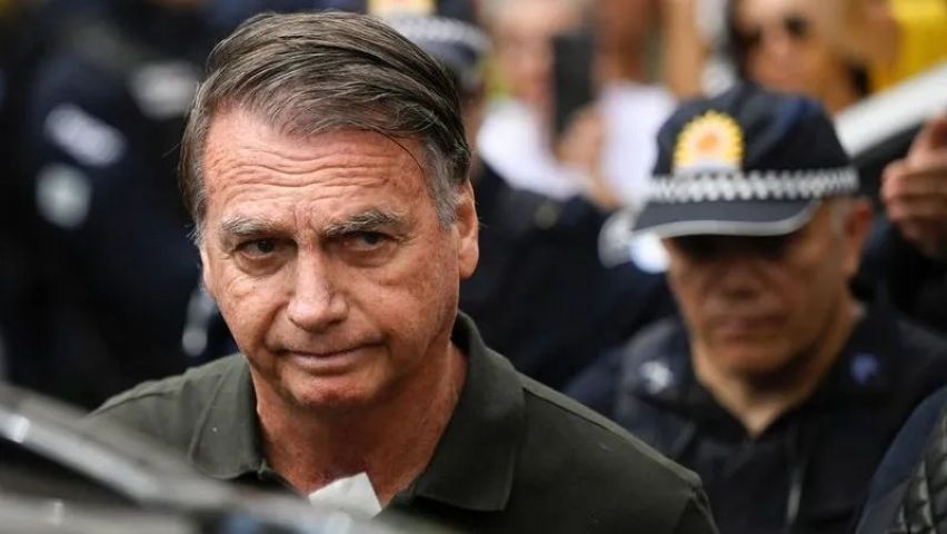 Bolsonaro tem melhora na função renal, mas segue internado na UTI sem previsão de alta