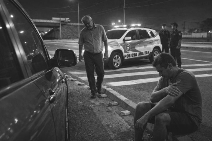 Idoso de 68 anos embriagado é preso após atropelar homem em Tubarão