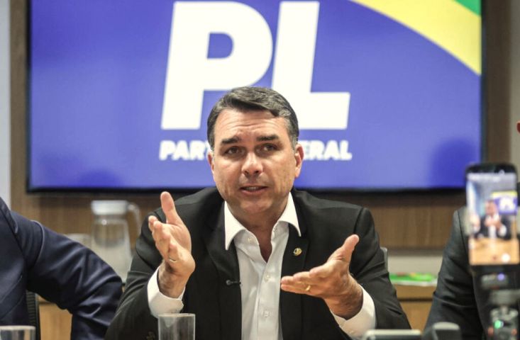 Flávio Bolsonaro adia vinda a SC para participar de evento conservador nos EUA