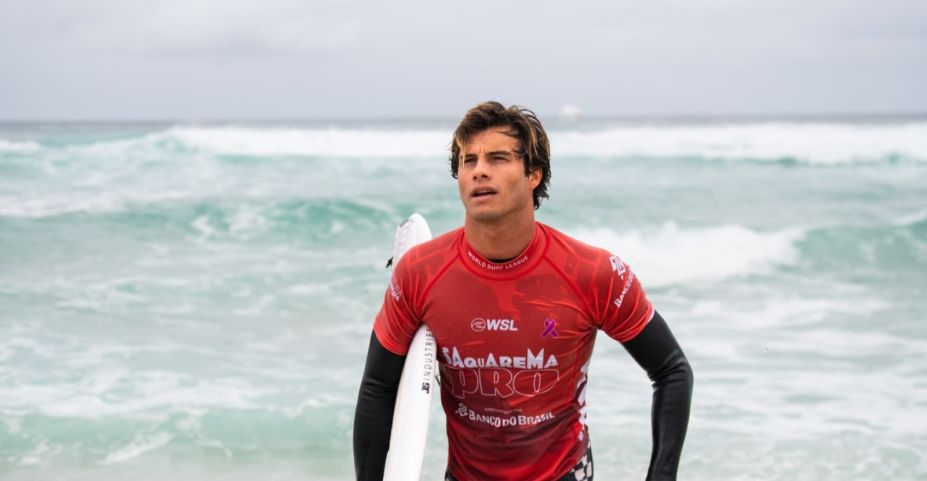 Catarinense Mateus Herdy conquista vaga inédita na elite do surfe mundial