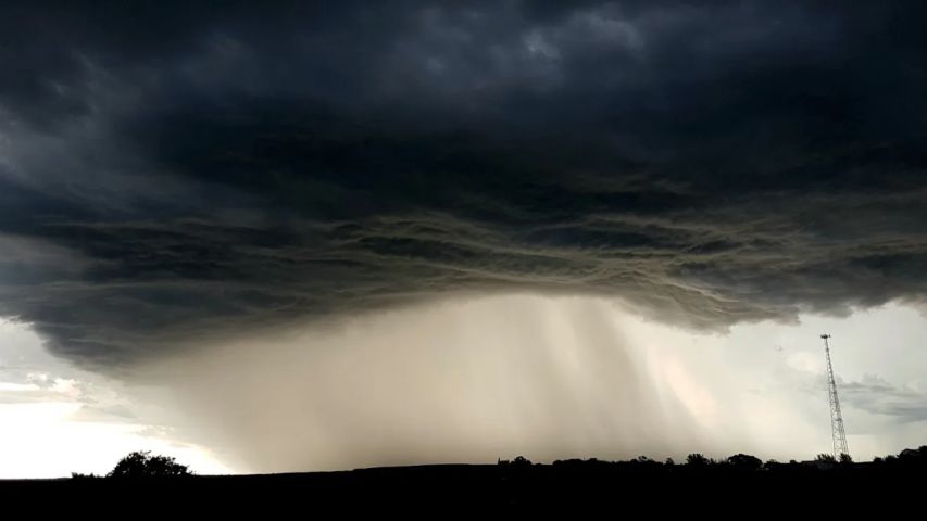 Frente fria ganha força e coloca 3 estados em alerta com 100 mm de chuva nesta segunda (23)