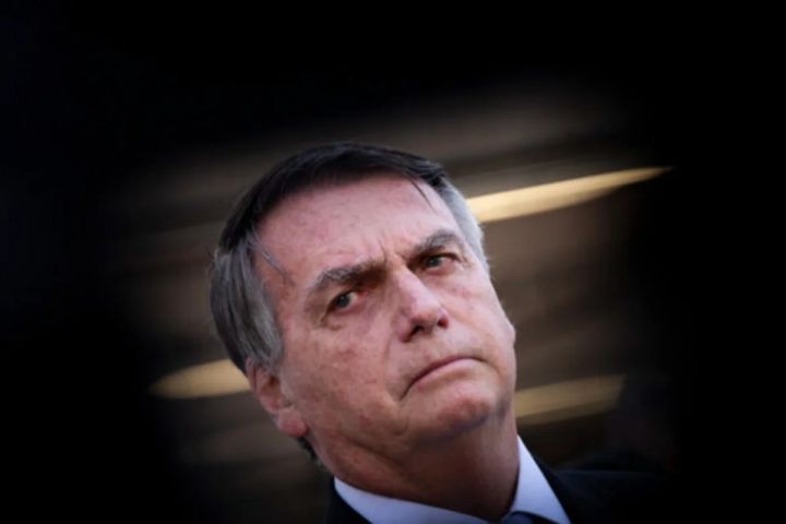 Bolsonaro tem alta da UTI e é transferido para o quarto