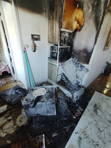 Incêndio em apartamento mobiliza Bombeiros em Laguna e moradores ajudam a conter chamas