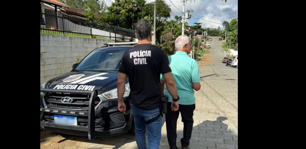 Em SC: Pastor de 82 anos é preso após ser condenado por cometer 144 abusos
