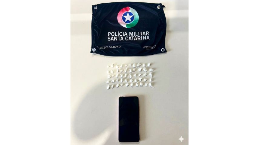 Homem é preso em flagrante com 50 pedras de crack em Tubarão