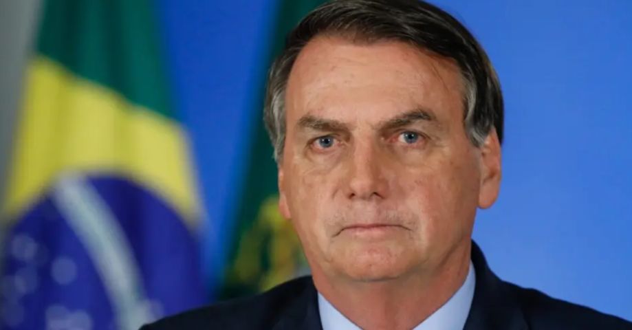 Bolsonaro recebe alta do hospital e segue para prisão domiciliar