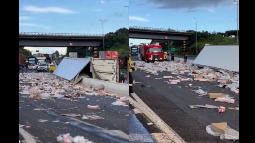 (Vídeo) Carreta tomba e cortes de carne se espalham na BR-282 em SC