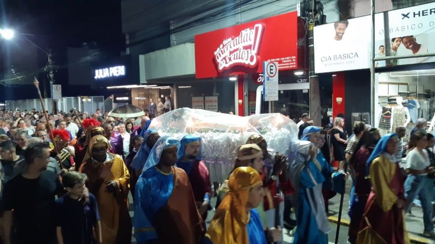 Procissão Luminosa do Senhor Morto deve reunir milhares de fiéis na Sexta-Feira Santa em Tubarão