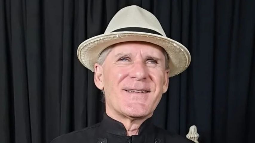 Jornalista cego de Cocal do Sul lança vakinha para arrecadar recursos para publicação de seu livro