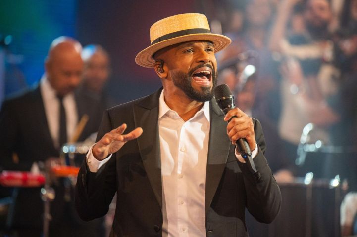 Virada de lote nesta terça (31): show de Alexandre Pires aquece vendas em Tubarão