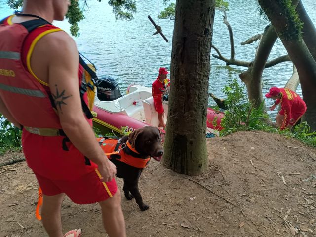 (Vídeo) Bombeiros iniciam terceiro dia de buscas por jovem desaparecido no Rio Araranguá
