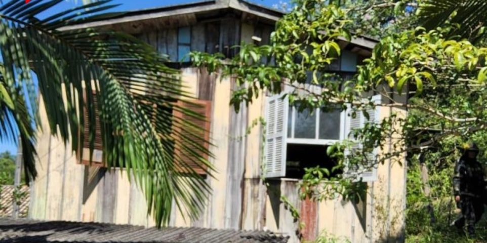 Tentativa de incêndio criminoso é registrada em casa abandonada em Tubarão