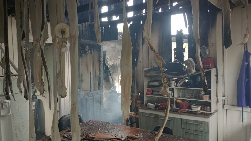 Incêndio atinge residência no bairro Dehon, em Tubarão