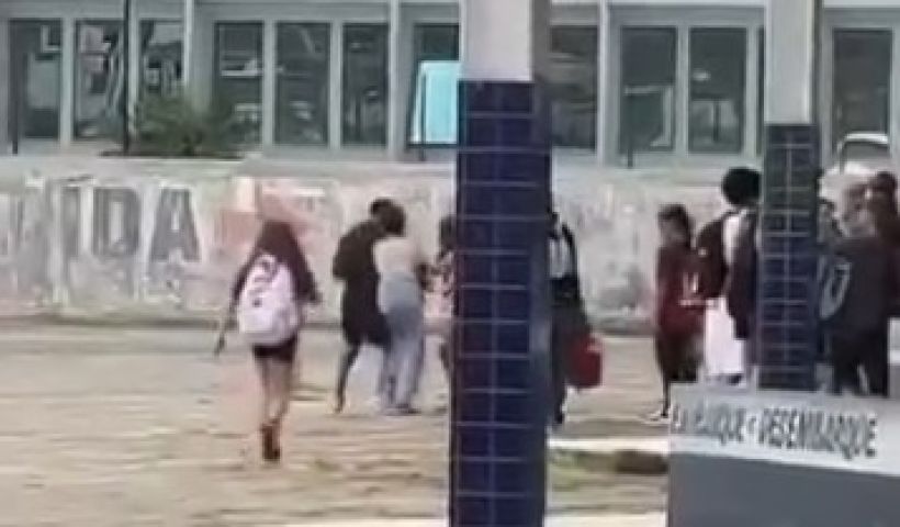 Jovens se envolvem em briga generalizada na rodoviária de Laguna na tarde desta sexta-feira (10)