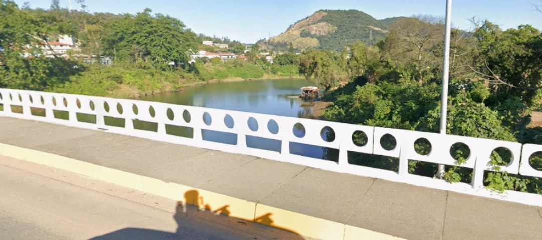 URGENTE: Pessoa cai no rio Tubarão e bombeiros realizam buscas