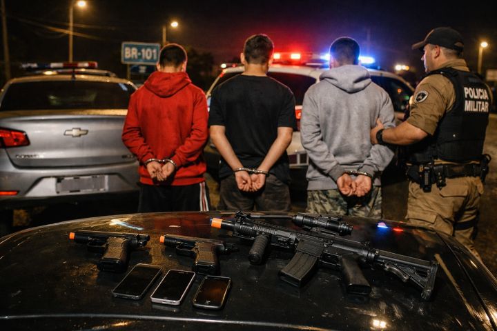 Adolescentes são apreendidos após roubo com agressão em Jaguaruna; veículo é recuperado em Tubarão