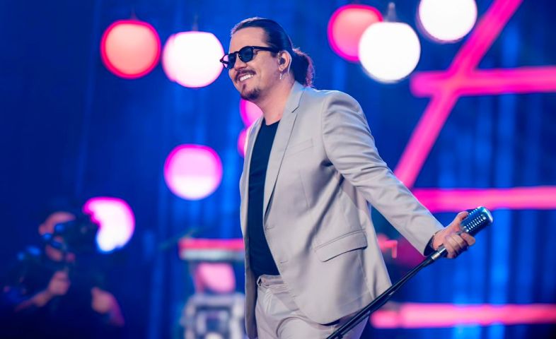 Dino Fonseca se apresenta amanhã na Hangar 737 e promete uma noite inesquecível em Tubarão