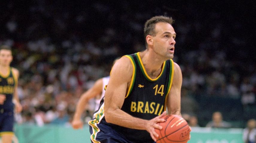 Lenda do basquete mundial, Oscar Schmidt morre aos 68 anos