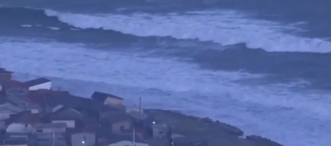 Depois de forte terremoto, um tsunami de 80 centímetros atinge área costeira do Japão