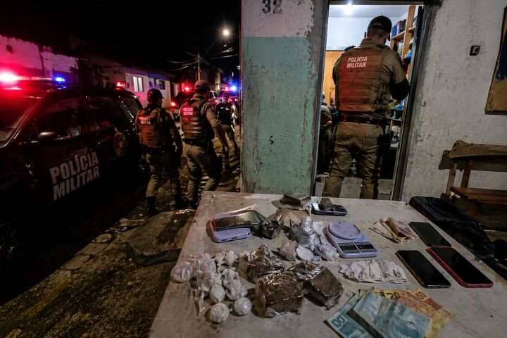 Casa do tráfico é estourada em Tubarão: ponto abastecia drogas e tinha até 'estrutura' de distribuição