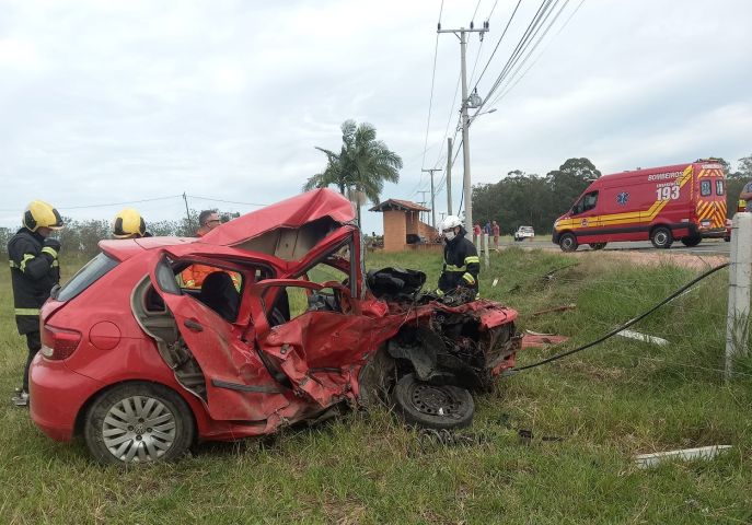 Colisão violenta entre carros mata motorista em Balneário Rincão