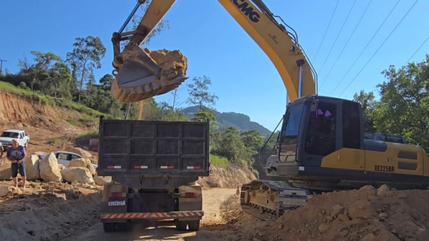 Prefeitura de Tubarão avança nas obras de pavimentação da Estrada da Barra do Norte