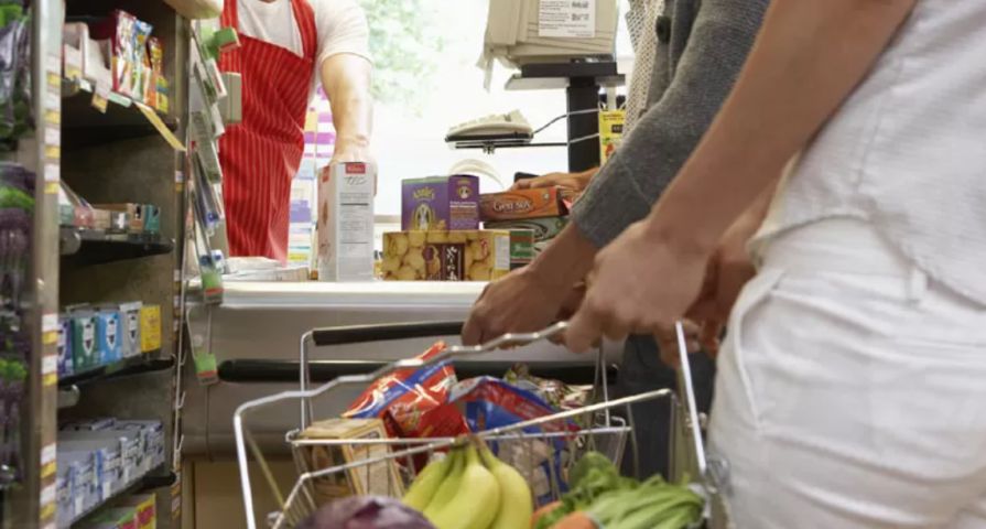 Idoso filma partes íntimas de mulher na fila do mercado em Criciúma e polícia é acionada
