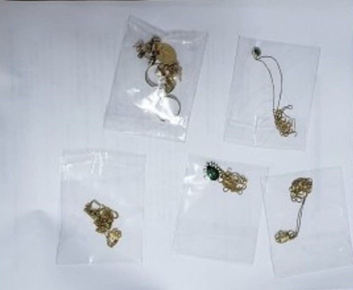 Funcionária furta joias avaliadas em R$ 40 mil em Criciúma