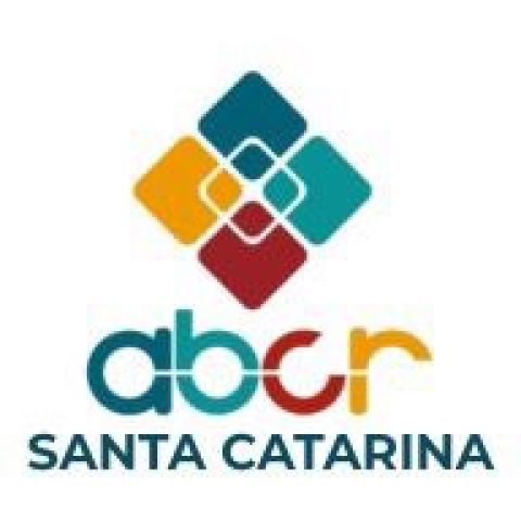 Artigo: Programa cultural de SC “bate meta” em horas e levanta dúvidas sobre critério e transparência