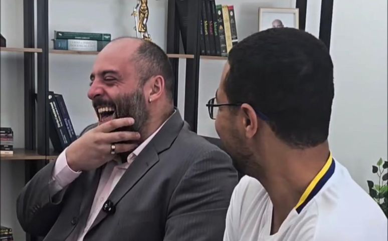 (VÍDEO) Advogado tem crise de riso durante audiência e interrompe depoimento sobre caso em padaria