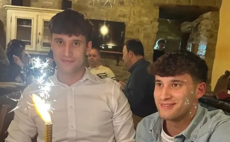 Gêmeos são encontrados mortos e abraçados após descarga elétrica de 20 mil volts na Itália